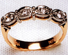 Ladies Antique-Style Wedding Band